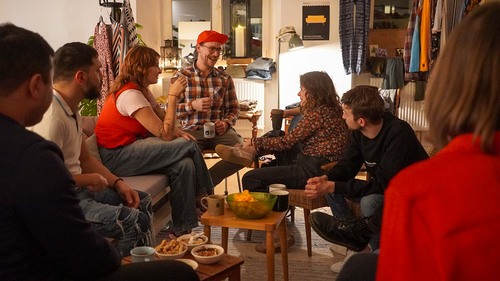 Corinna Peter/Junge Kirche Vorarlberg Die Ziellosen aus 10 Jahren Ziellosreise feierten gemeinsam mit Punsch, Keksen und Karaoke.