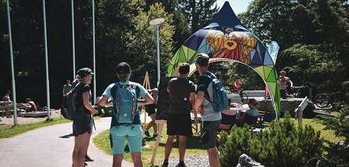 Die Junge Kirche Vorarlberg war am Wochenende mit ihrer PopUpChurch unterwegs. Das bunte Pavillion wurde am Samstag am Muttersberg aufgebaut, wo junge Mitarbeiter/innen der Jungen Kirche mit den Passant/innen ins Gespräch kamen und ihnen mit einer kl